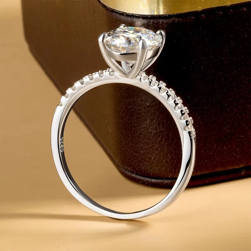 The Belgravia Oval Solitaire