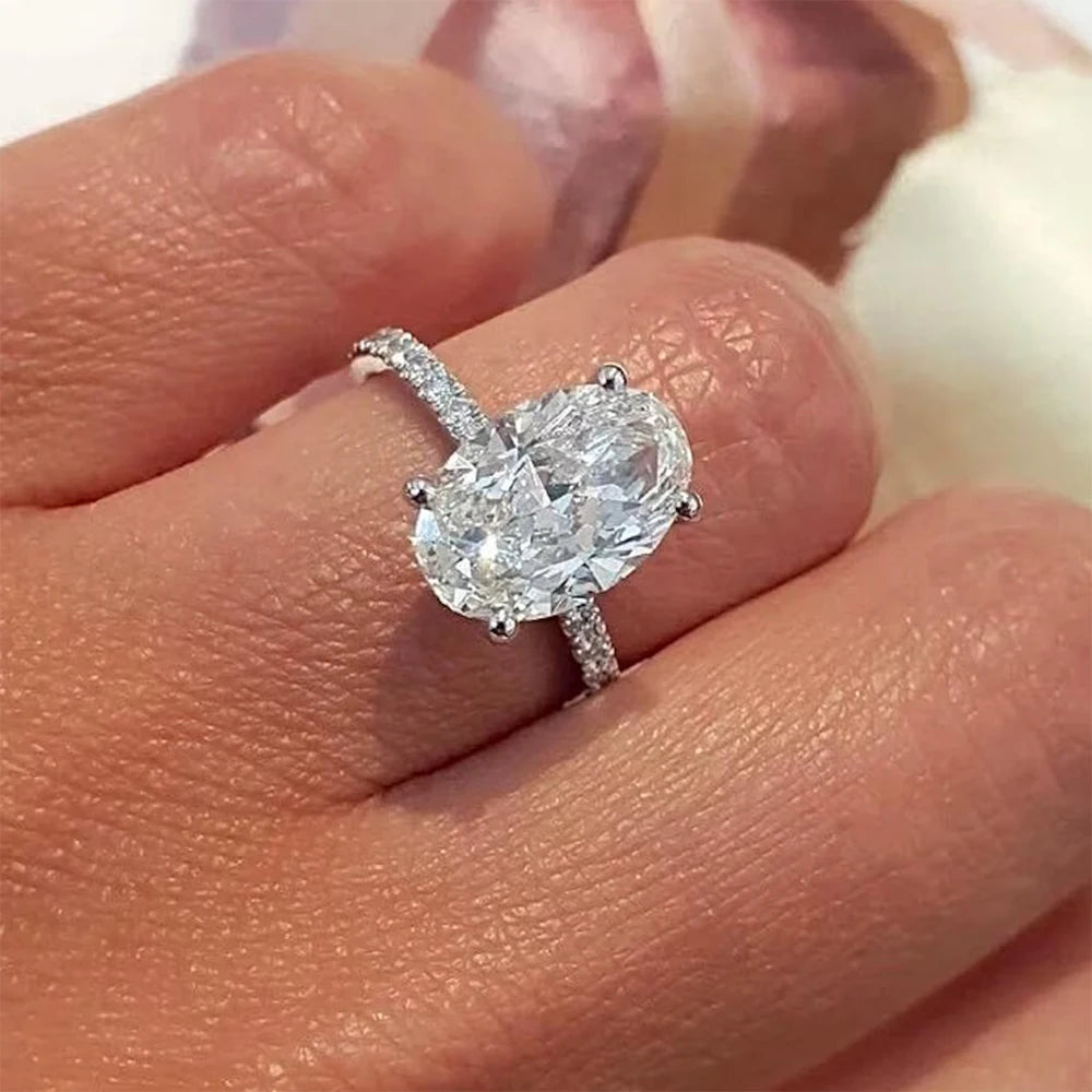 The Belgravia Oval Solitaire